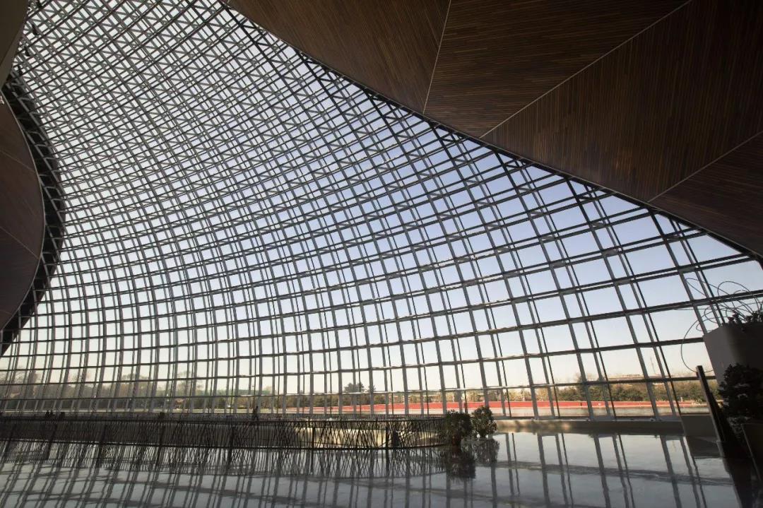 鋁門窗幕墻行業(yè)將進(jìn)入平靜發(fā)展期，市場(chǎng)逐漸顯露出八大發(fā)展趨勢(shì)